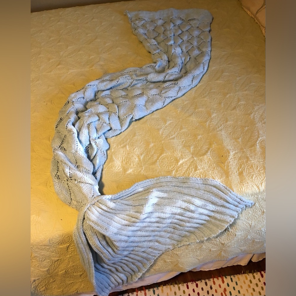*NOW 30% OFF!!!* Mermaid Tail Blanket; Knit; Scale & Fin Detail; Aqua Blue - Picture 2 of 12